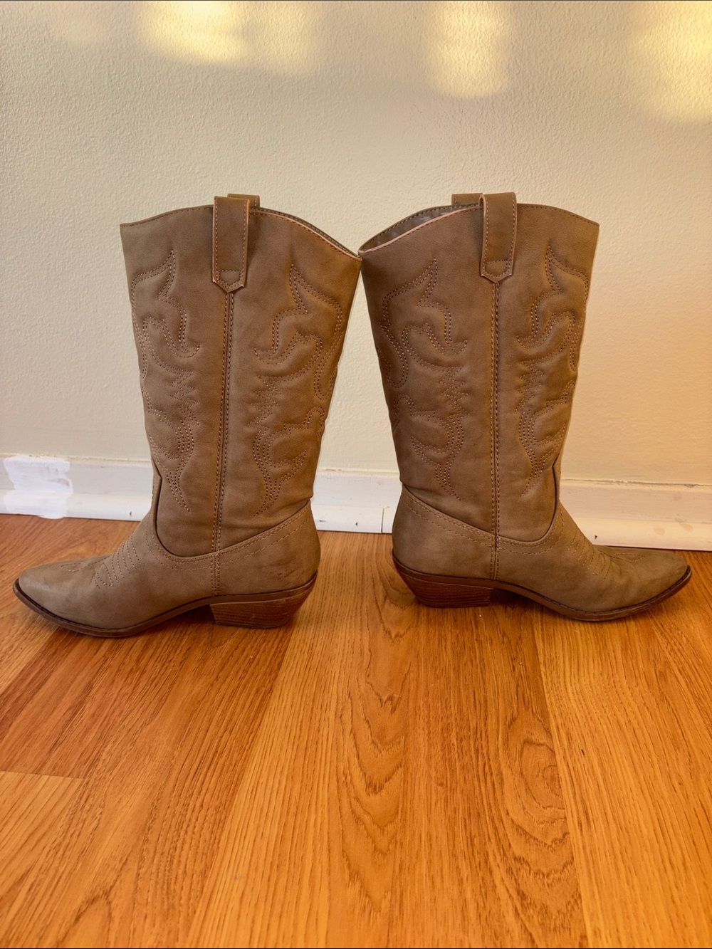 Tan Western Heeled Cowboy Boots - Picture 3 of 10